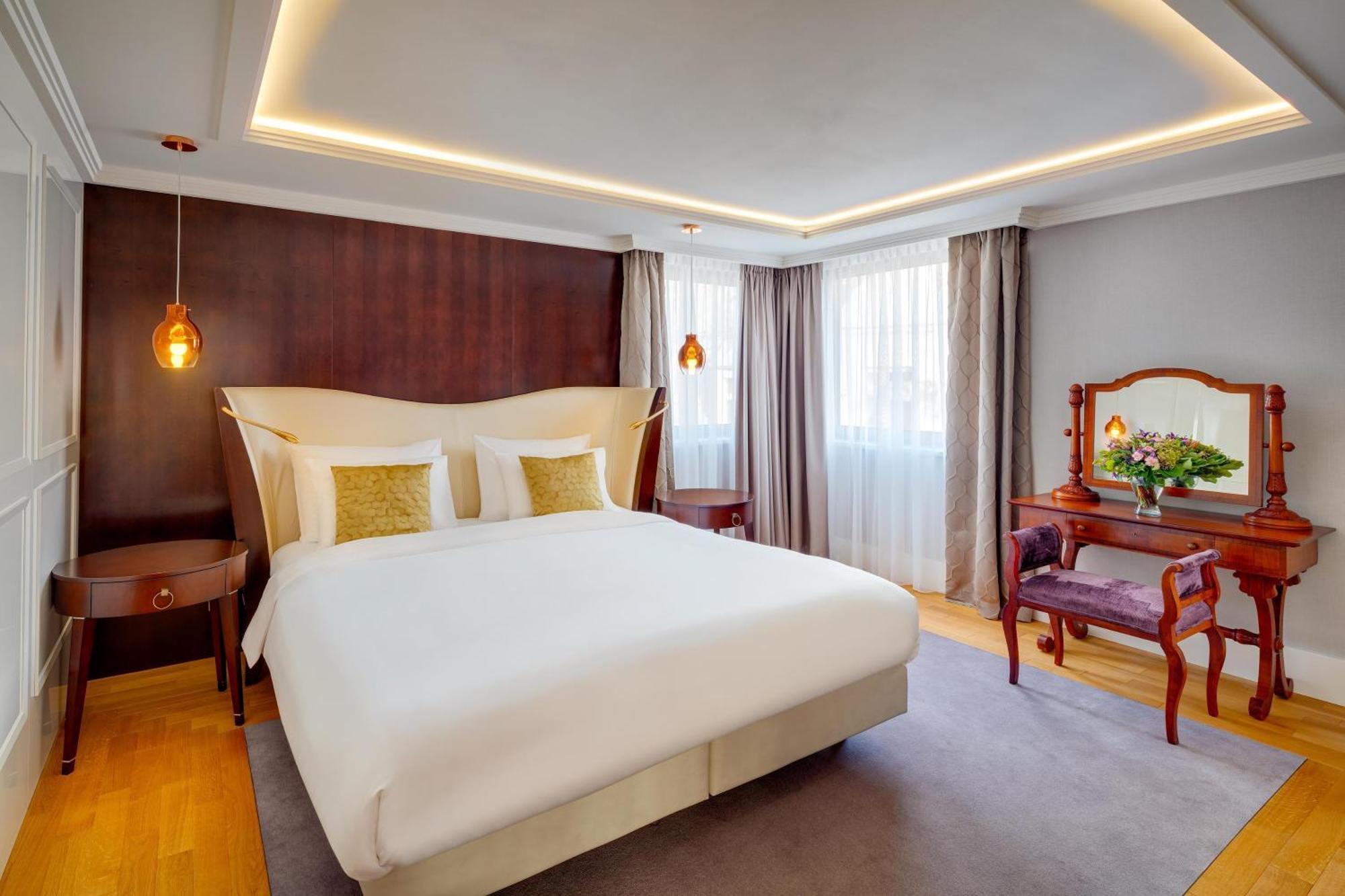 Kempinski Hotel Corvinus Budapest Exterior photo